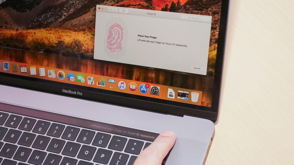 MacF5.vn Macbook Pro 15-inch Touch Bar 2019 - Cảm biến vân tay Touch ID