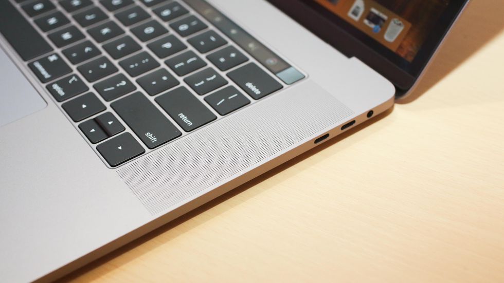 MacF5.vn Macbook Pro 15-inch Touch Bar 2019 - Âm thanh sống động và trung thực