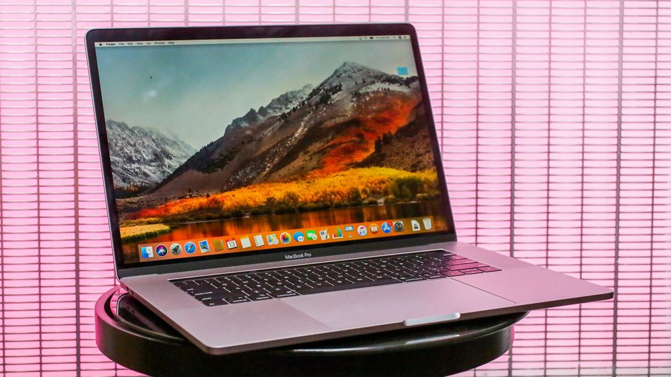 MacF5.vn Macbook Pro 15-inch Touch Bar 2019 - Ổ cứng SSD, khởi động nhanh chóng